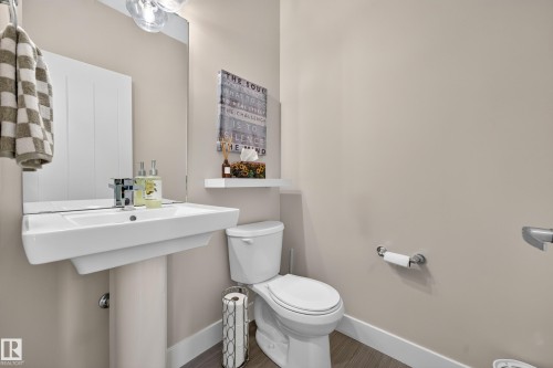 3803 48 Avenue, Beaumont, AB - Indoor Photo Showing Bathroom