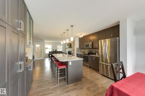 7987 Erasmus Crescent, Edmonton, AB 