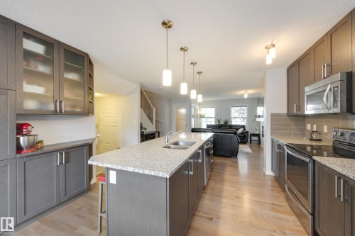7987 Erasmus Crescent, Edmonton, AB 