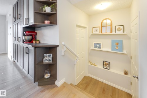 7987 Erasmus Crescent, Edmonton, AB 