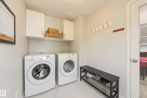 7987 Erasmus Crescent, Edmonton, AB 