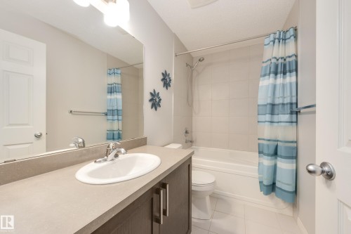 7987 Erasmus Crescent, Edmonton, AB 