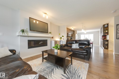 7987 Erasmus Crescent, Edmonton, AB 