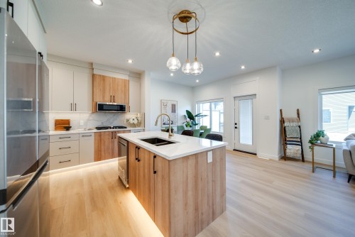 6 Blackbird Bend, Fort Saskatchewan, AB - Indoor Photo Showing Kitchen With Double Sink With Upgraded Kitchen