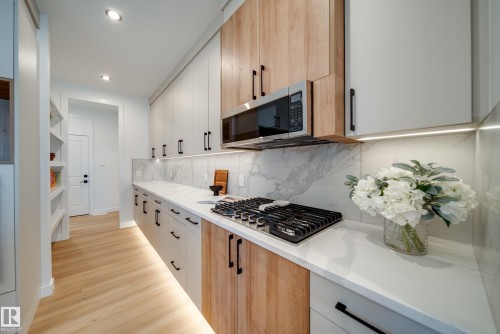 6 Blackbird Bend, Fort Saskatchewan, AB - Indoor Photo Showing Kitchen With Upgraded Kitchen