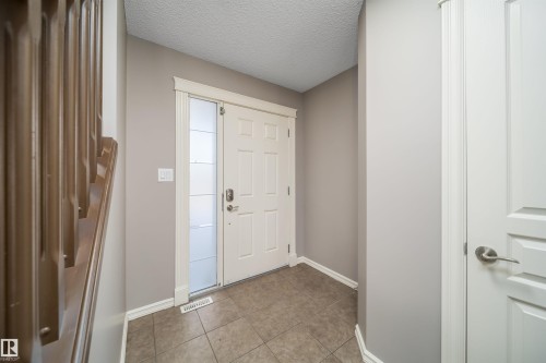 5935 6 Avenue, Edmonton, AB 