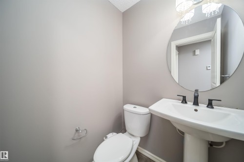 5935 6 Avenue, Edmonton, AB 