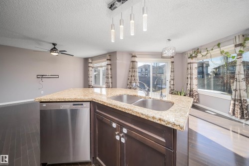 5935 6 Avenue, Edmonton, AB 