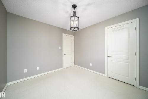 5935 6 Avenue, Edmonton, AB 