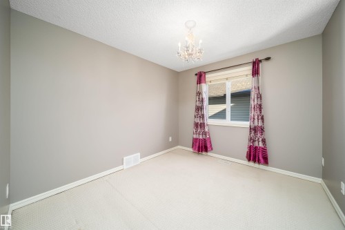 5935 6 Avenue, Edmonton, AB 
