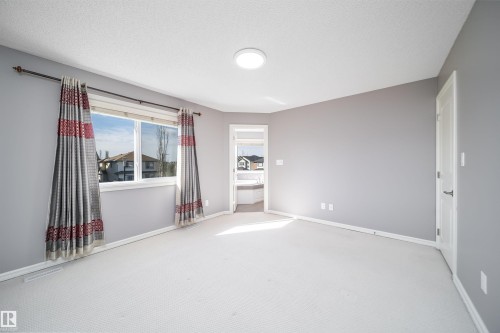 5935 6 Avenue, Edmonton, AB 
