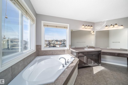 5935 6 Avenue, Edmonton, AB 