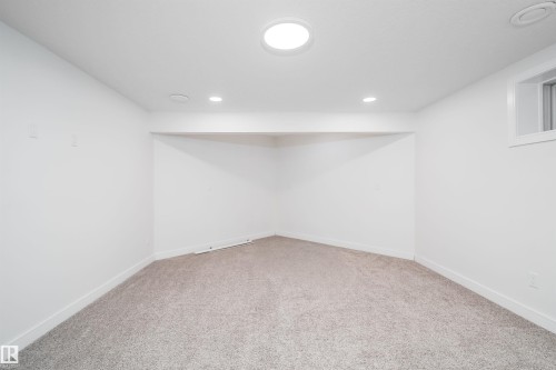 5935 6 Avenue Sw, Edmonton, AB - Indoor Photo Showing Other Room