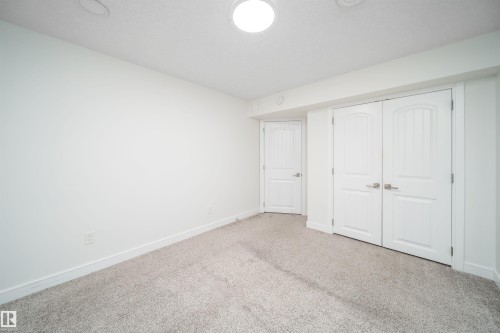 5935 6 Avenue, Edmonton, AB 