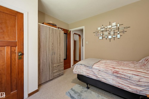 Light-colored carpeting and neutral wall paint define this interior space - 11414 88 Street Nw, Edmonton, AB 
