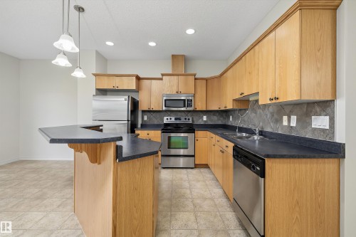 101 13825 155 Avenue, Edmonton, AB 