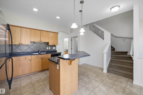 101 13825 155 Avenue, Edmonton, AB 