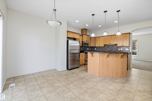 101 13825 155 Avenue, Edmonton, AB 