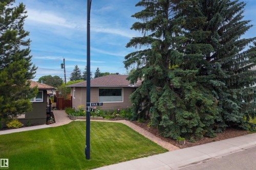 5832 114A Street, Edmonton, AB 