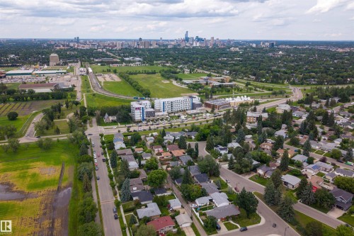 5832 114A Street, Edmonton, AB 