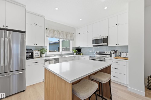 73 Wiltree Terrace, Fort Saskatchewan, AB - Indoor Photo Showing Kitchen With Double Sink With Upgraded Kitchen