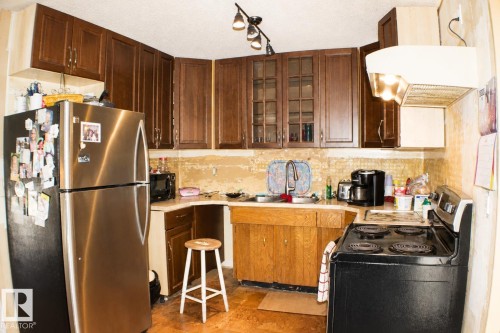 111 Diamond Drive, Millet, AB - Indoor Photo Showing Kitchen
