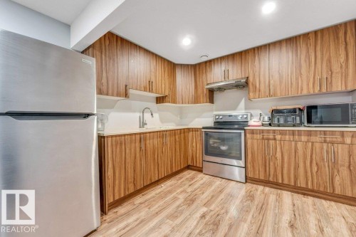1224 25 Avenue, Edmonton, AB - Indoor Photo Showing Kitchen