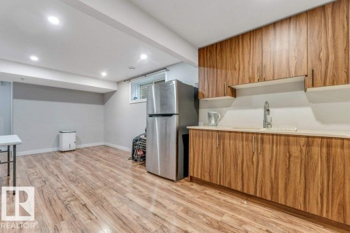 1224 25 Avenue, Edmonton, AB - Indoor
