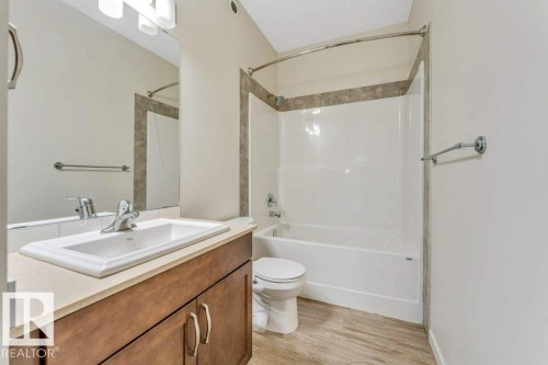 1224 25 Avenue, Edmonton, AB - Indoor Photo Showing Bathroom