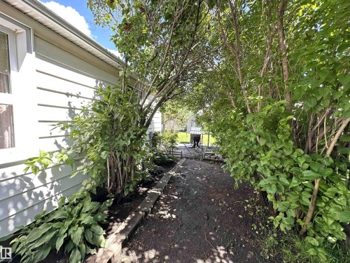 825 2 Street, Thorhild, AB 
