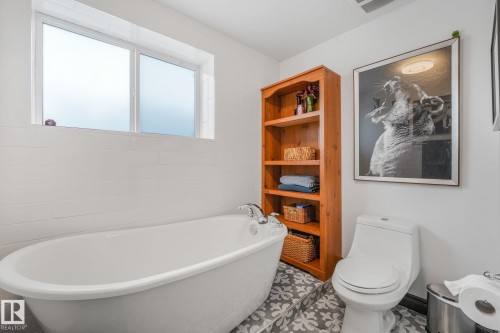 22 Landsdowne Drive, Spruce Grove, AB 