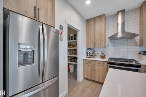 20709 99A Avenue, Edmonton, AB - Indoor Photo Showing Kitchen