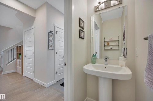 20709 99A Avenue, Edmonton, AB - Indoor Photo Showing Bathroom