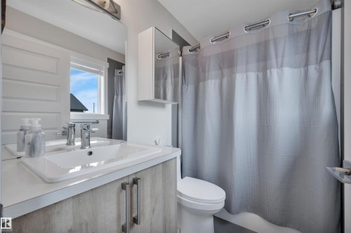 20709 99A Avenue, Edmonton, AB - Indoor Photo Showing Bathroom