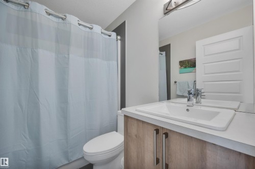 20709 99A Avenue, Edmonton, AB - Indoor Photo Showing Bathroom