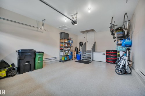 20709 99A Avenue, Edmonton, AB - Indoor Photo Showing Garage