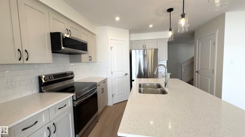 115 Ficus Way, Fort Saskatchewan, AB - Indoor Photo Showing Kitchen With Double Sink With Upgraded Kitchen