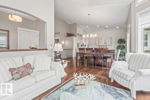 33 88 Lacombe Drive, St. Albert, AB - Indoor Photo Showing Living Room