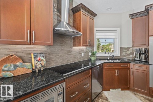 33 88 Lacombe Drive, St. Albert, AB - Indoor Photo Showing Kitchen