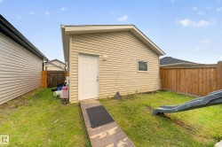 Detached outbuilding with vinyl siding and an asphalt shingle roof - 
