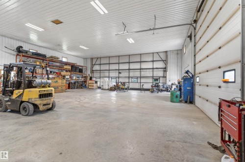 62103 Rge Rd 461, Rural Bonnyville M.D., AB - Indoor Photo Showing Garage