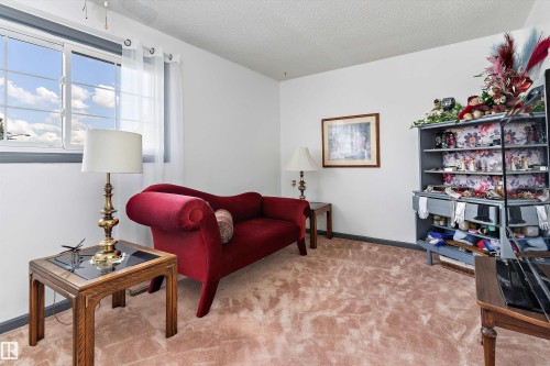 1048 105 Street, Edmonton, AB 