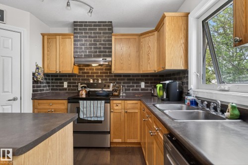 1844 Towne Centre Boulevard, Edmonton, AB - Indoor Photo Showing Kitchen With Double Sink