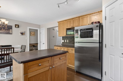 1844 Towne Centre Boulevard, Edmonton, AB - Indoor Photo Showing Kitchen
