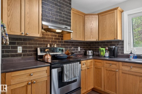 1844 Towne Centre Boulevard, Edmonton, AB - Indoor Photo Showing Kitchen