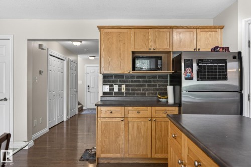 1844 Towne Centre Boulevard, Edmonton, AB - Indoor Photo Showing Kitchen