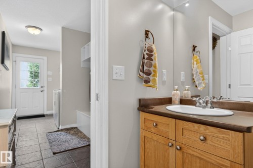 1844 Towne Centre Boulevard, Edmonton, AB - Indoor Photo Showing Bathroom