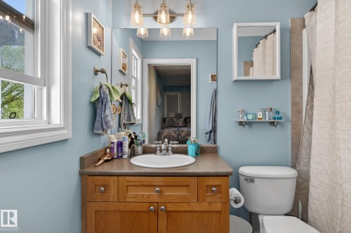 1844 Towne Centre Boulevard, Edmonton, AB - Indoor Photo Showing Bathroom