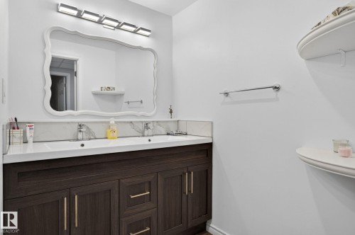 1844 Towne Centre Boulevard, Edmonton, AB - Indoor Photo Showing Bathroom