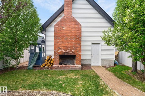 1844 Towne Centre Boulevard, Edmonton, AB - Outdoor With Exterior